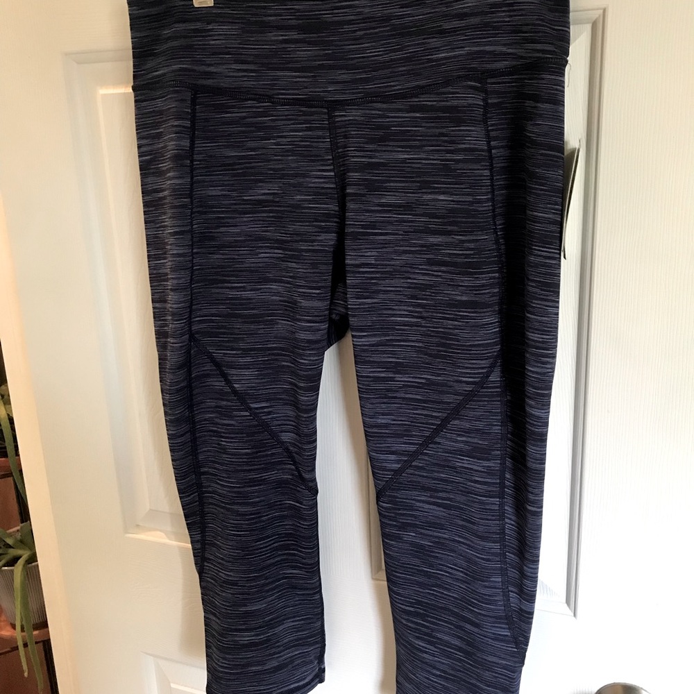 XL Womenswear TEK Gear DryTEK stretch workout pants - below knee 3/4 quarters